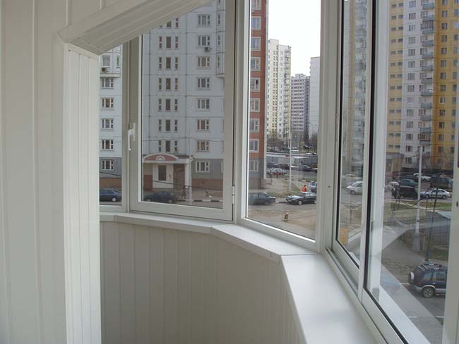 Закругленное радиусное остекление полукруглого балкона и лоджии Красногорск
