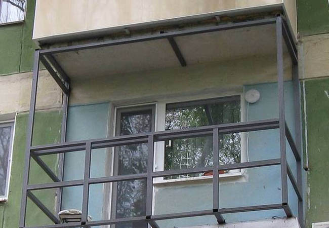 Альтернативное остекление балкона оргстеклом вместо стекла Красногорск