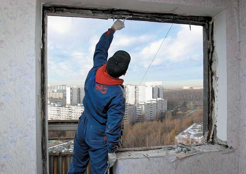 Демонтаж старого остекления балкона Красногорск