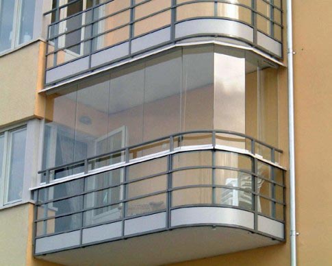 Сплошное безрамное остекление балкона без рам Красногорск
